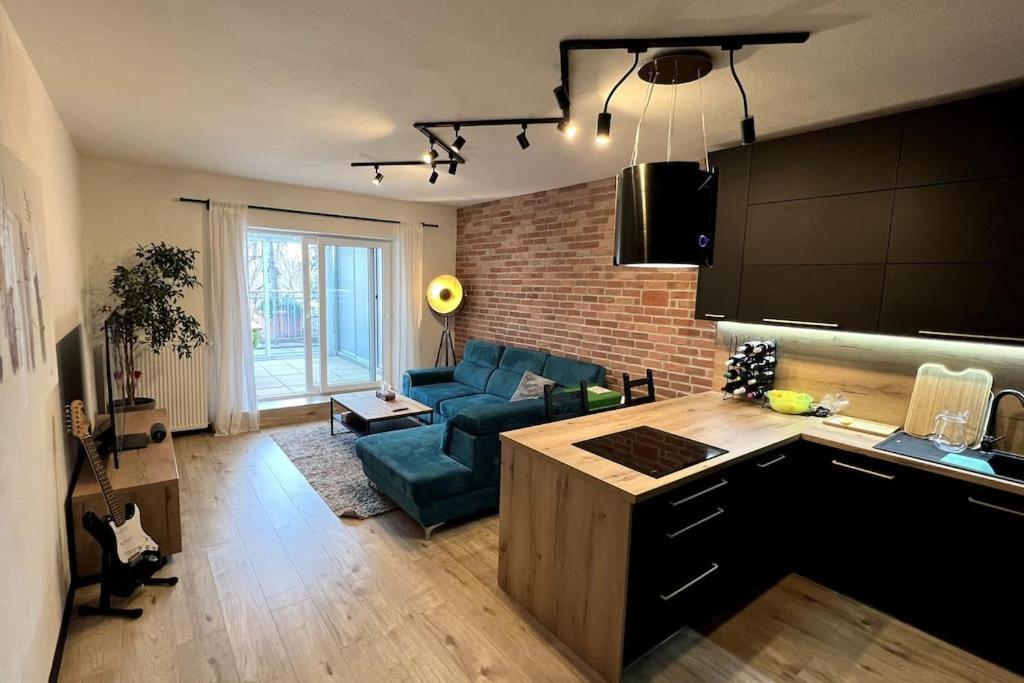 Lake Apartment, 2X Free Garage, 10 Mins To Centre Bratislava Exterior photo