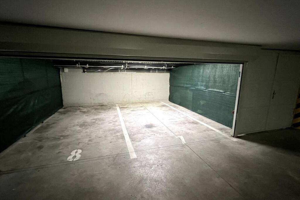 Lake Apartment, 2X Free Garage, 10 Mins To Centre Bratislava Exterior photo